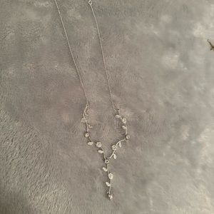 Perfect condition flower dangle necklace!